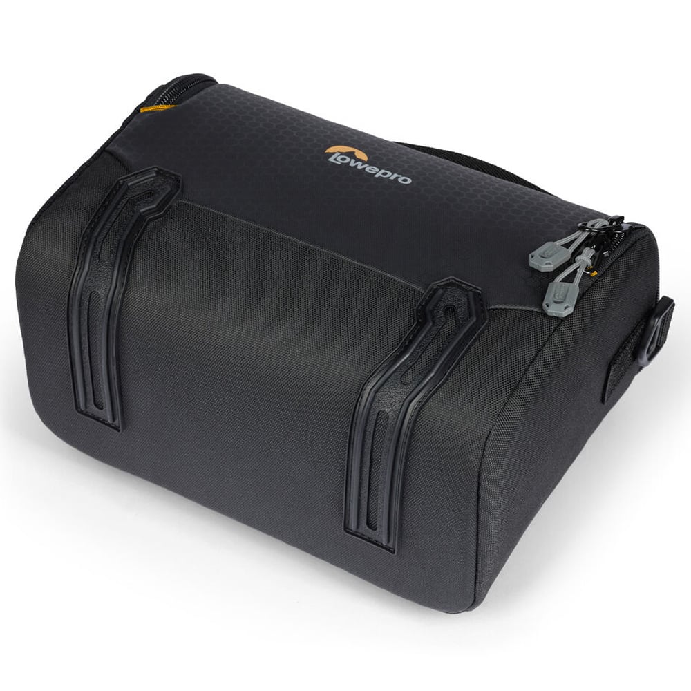 Lowepro Adventura SH 160 III black shoulder bag for mirrorless camera with kit lens
