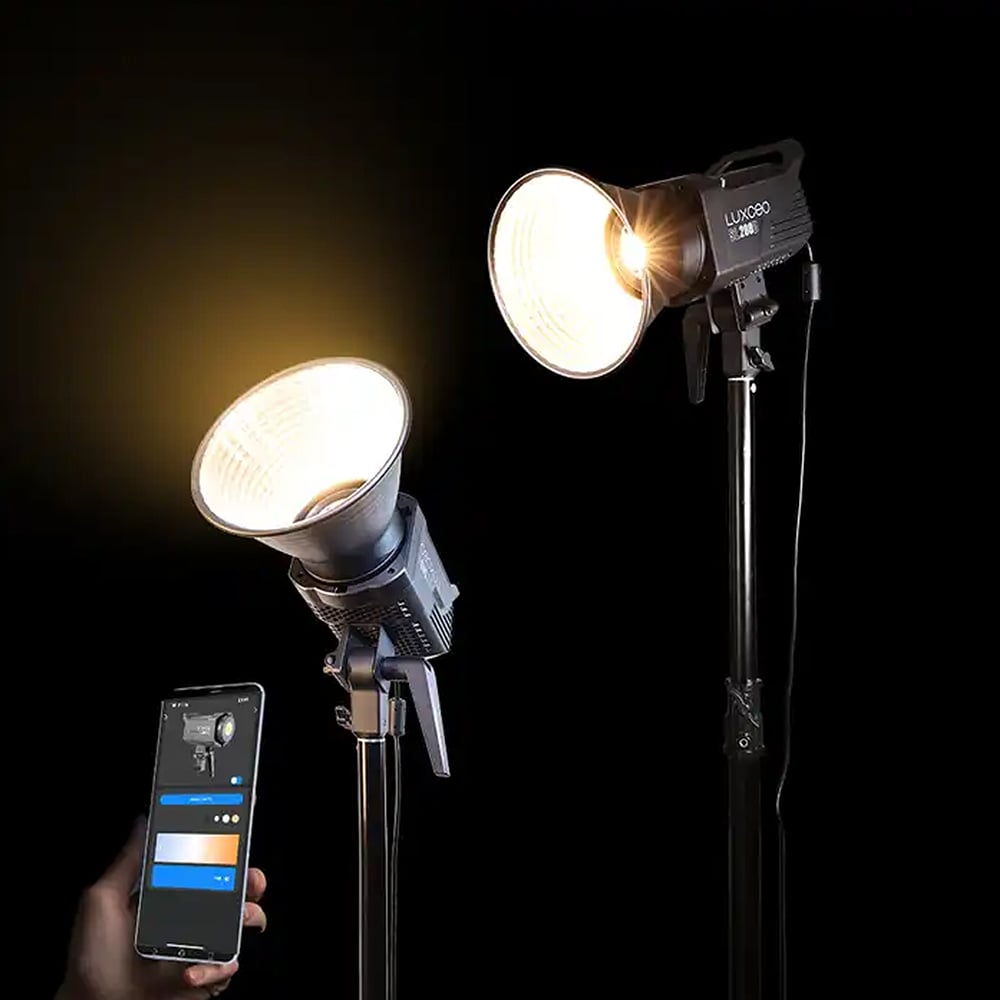 Luxceo SL200D LED Bi-Colour Video Light – 200W Bowens-mount light with adjustable color temperature (2700K–6500K) and app control for professional studio and video lighting.
