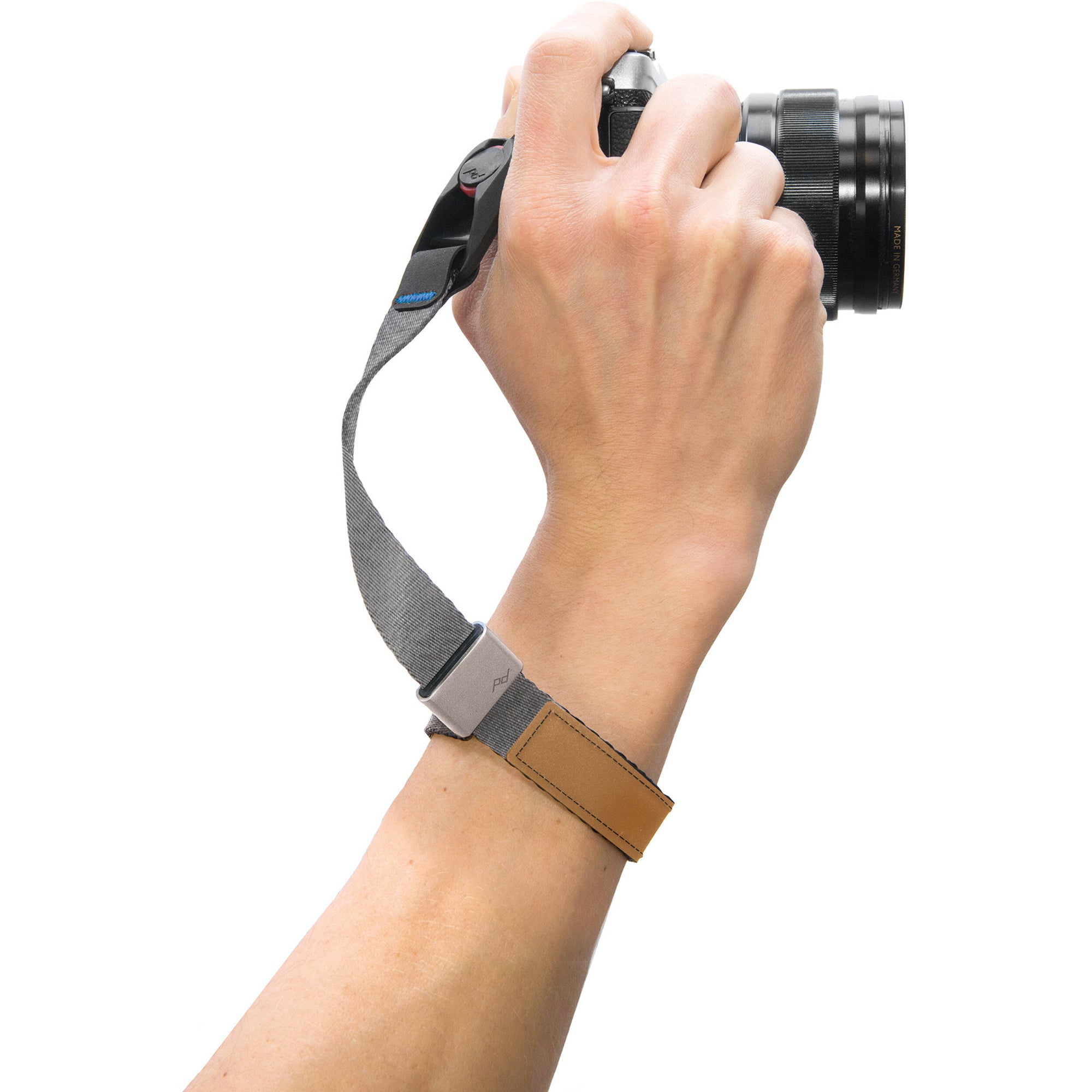 Secure your camera or binoculars with an adjustable wrist strap. This Peak Design Cuff is made from comfortable nylon webbing and trendy leather details.