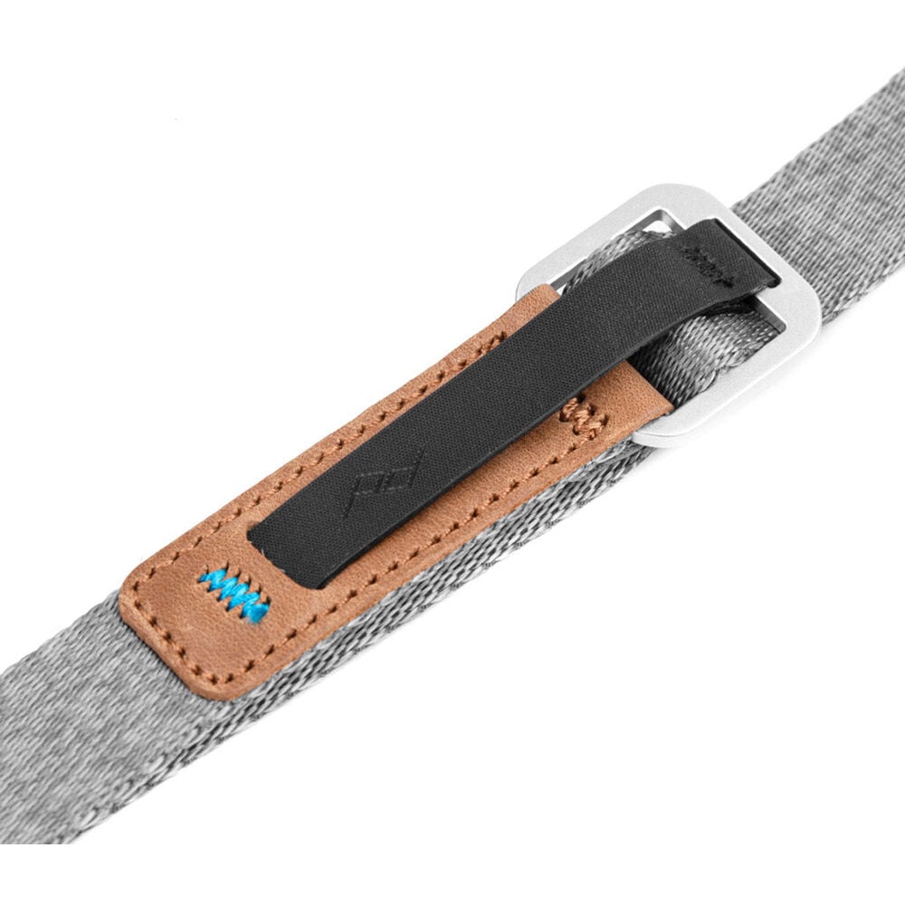 Peak Design Leash camera strap in Ash color, adjustable length from 83 to 145 cm, slim nylon webbing with leather accents, quick-adjust aluminum sliders, quick-release anchors rated for 90 kg, versatile for neck, shoulder, or cross-body carry.
