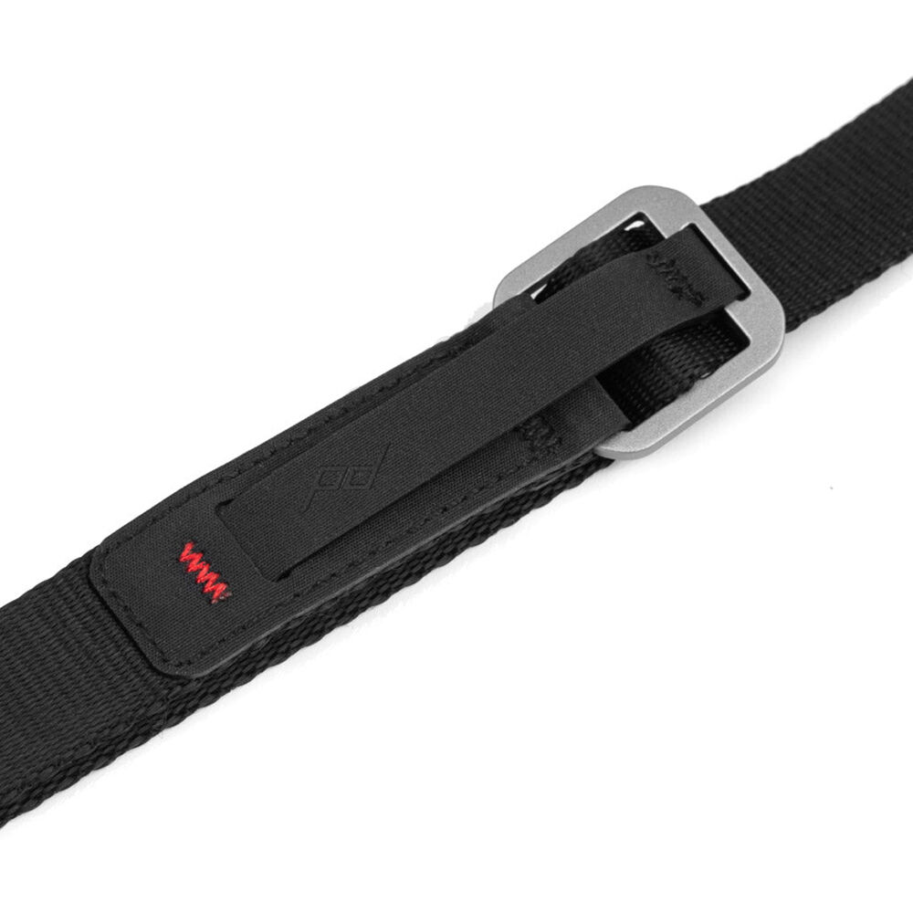 Peak Design Leash ultralight black camera strap, adjustable 83-145 cm, strong nylon webbing, quick-connect anchors rated for 90kg, versatile as sling, neck strap, safety tether, or video stabilizer.