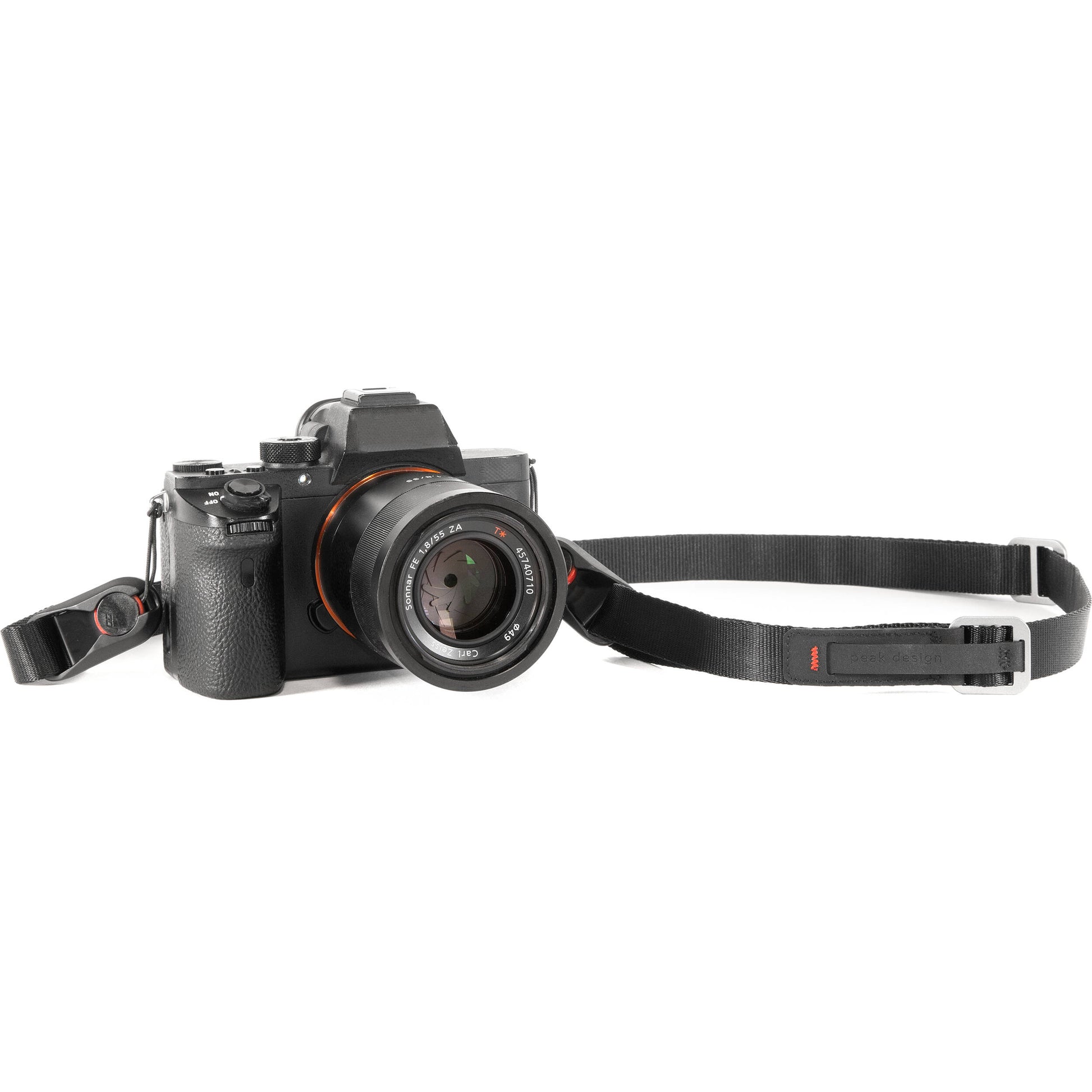 Peak Design Leash ultralight black camera strap, adjustable 83-145 cm, strong nylon webbing, quick-connect anchors rated for 90kg, versatile as sling, neck strap, safety tether, or video stabilizer.