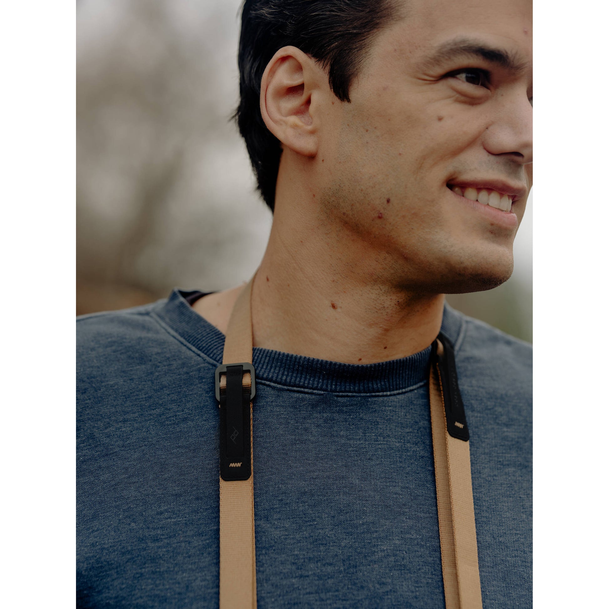 Peak Design Leash camera strap in Coyote color, adjustable length 83-145 cm, ultralight nylon webbing with leather accents, quick-release anchors rated for 90kg, versatile for sling, neck, shoulder, or cross-body use.
