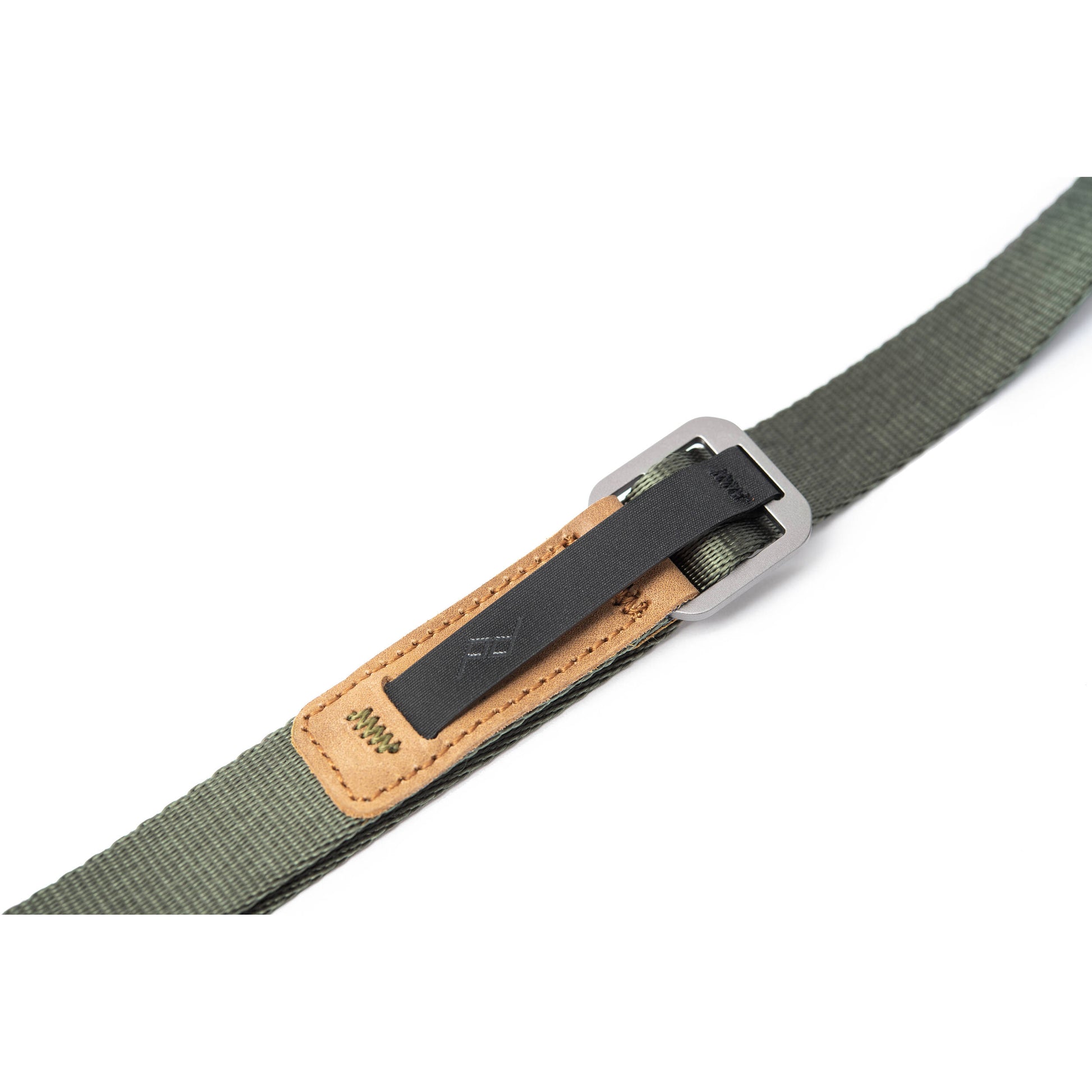 Peak Design Leash camera strap in Sage color, adjustable length from 83 to 145 cm, nylon webbing with Hypalon and leather accents, equipped with strong Dyneema-corded anchors supporting over 90 kg, versatile for sling, neck, or cross-body use.