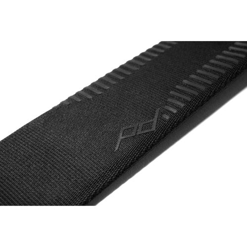 Peak Design Slide camera strap in black, versatile 3-in-1 sling, shoulder, or neck strap with quick-connect Anchor Link system, adjustable length 99-145 cm, padded 4.6 cm nylon webbing with smooth and grippy reversible sides, supports up to 90 kg.