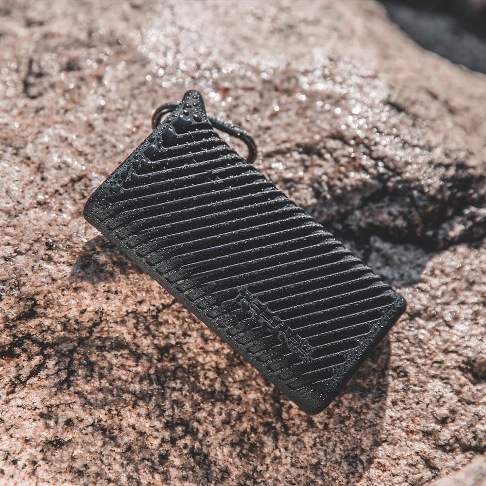 Carry memory cards and achieve speeds of up to 1000 MB/s. The PGYTECH CreateMate is equipped with a CFexpress Type B slot and SD/Micro SD dual card slots.