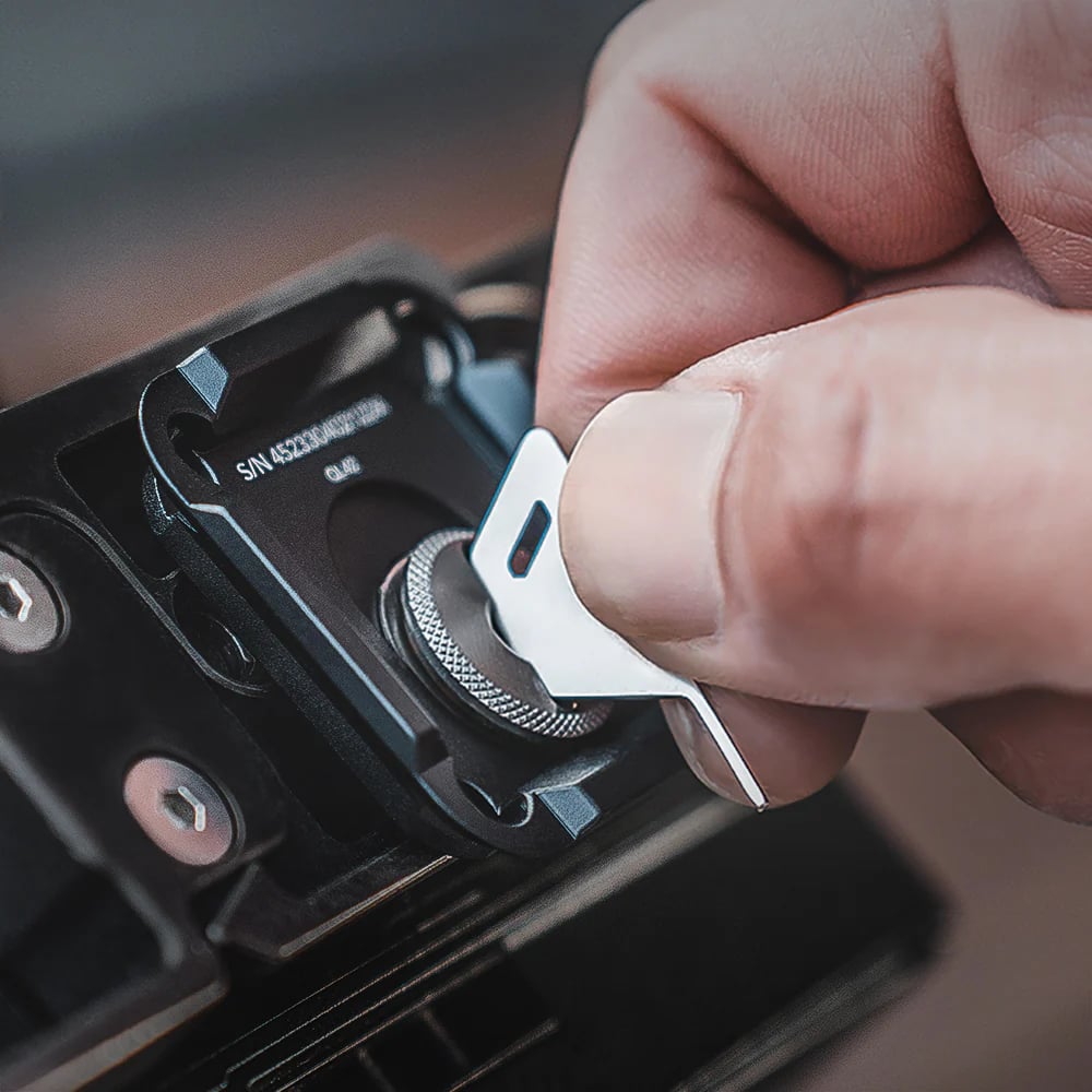 Carry memory cards and achieve speeds of up to 1000 MB/s. The PGYTECH CreateMate is equipped with a CFexpress Type B slot and SD/Micro SD dual card slots.