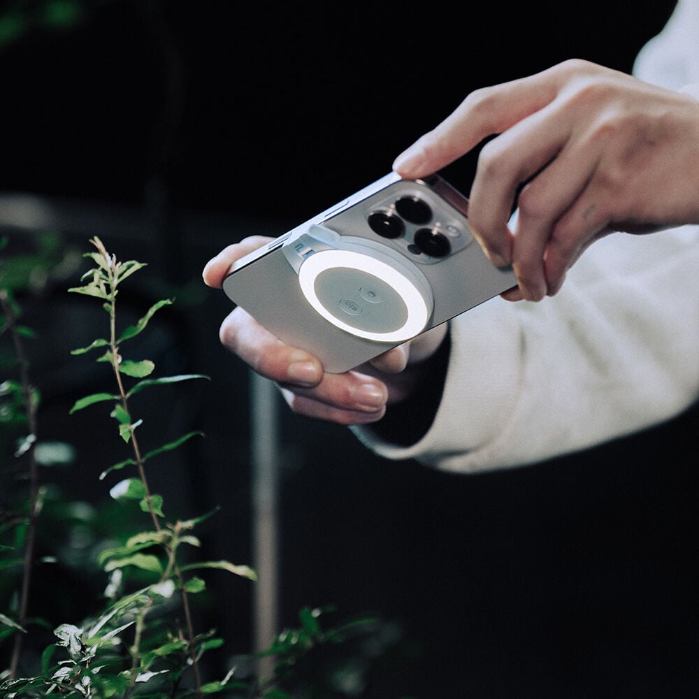 PGYTECH MagGlow Phone Fill Light in black with 34 high-brightness LEDs, built-in 300mAh battery for 30 minutes run time, 290° rotatable hinge, and Type-C charging.