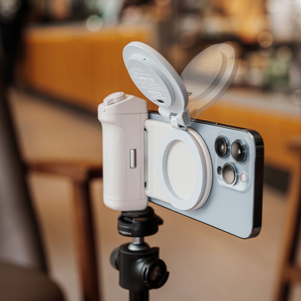PGYTECH MagGlow Phone Fill Light in grey with slim 10.5mm design, 37.6g weight, 34 LEDs, magnetic attachment, 290° rotatable hinge, 300mAh battery, and USB-C charging.