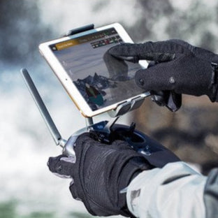 PGYTECH Photography Gloves – insulated, water-resistant gloves designed for cold-weather shooting with touchscreen fingertips and flip-back fingers for camera control.