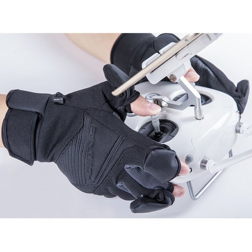 PGYTECH Photography Gloves (L) – designed for warmth, comfort, and dexterity, keeping your hands nimble while shooting in cold conditions.