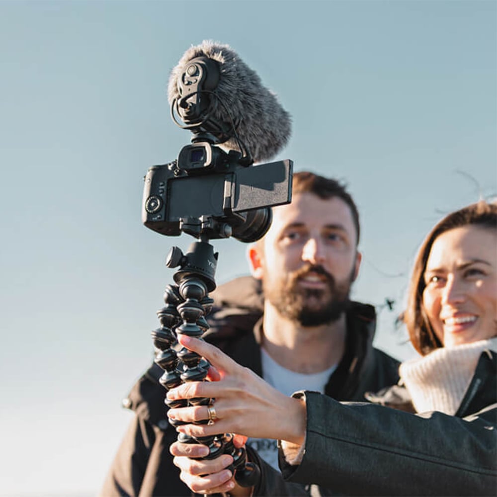 Easily attach and remove this high-performance windshield on the VideoMic Pro+. Designed for use in windy recording circumstances.