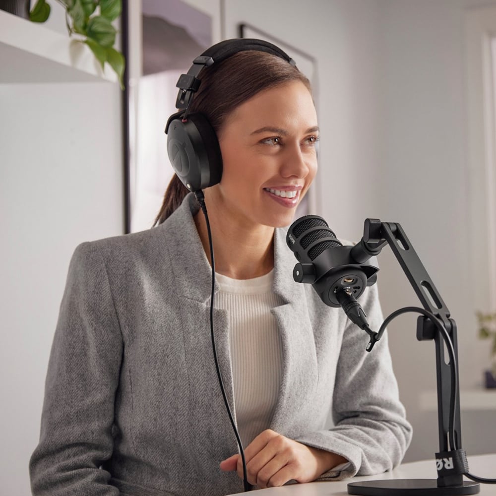 Versatile, sturdy, and cable-friendly studio arm for content creators. Works for devices like a microphone, smartphone, light or camera up to 900g.