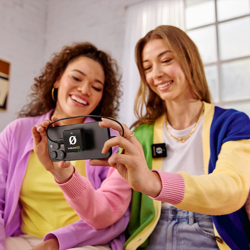 Boasting a transmitter and receiver that includes broadcast-quality microphones that offer dual-channel recordings and seamless connectivity.