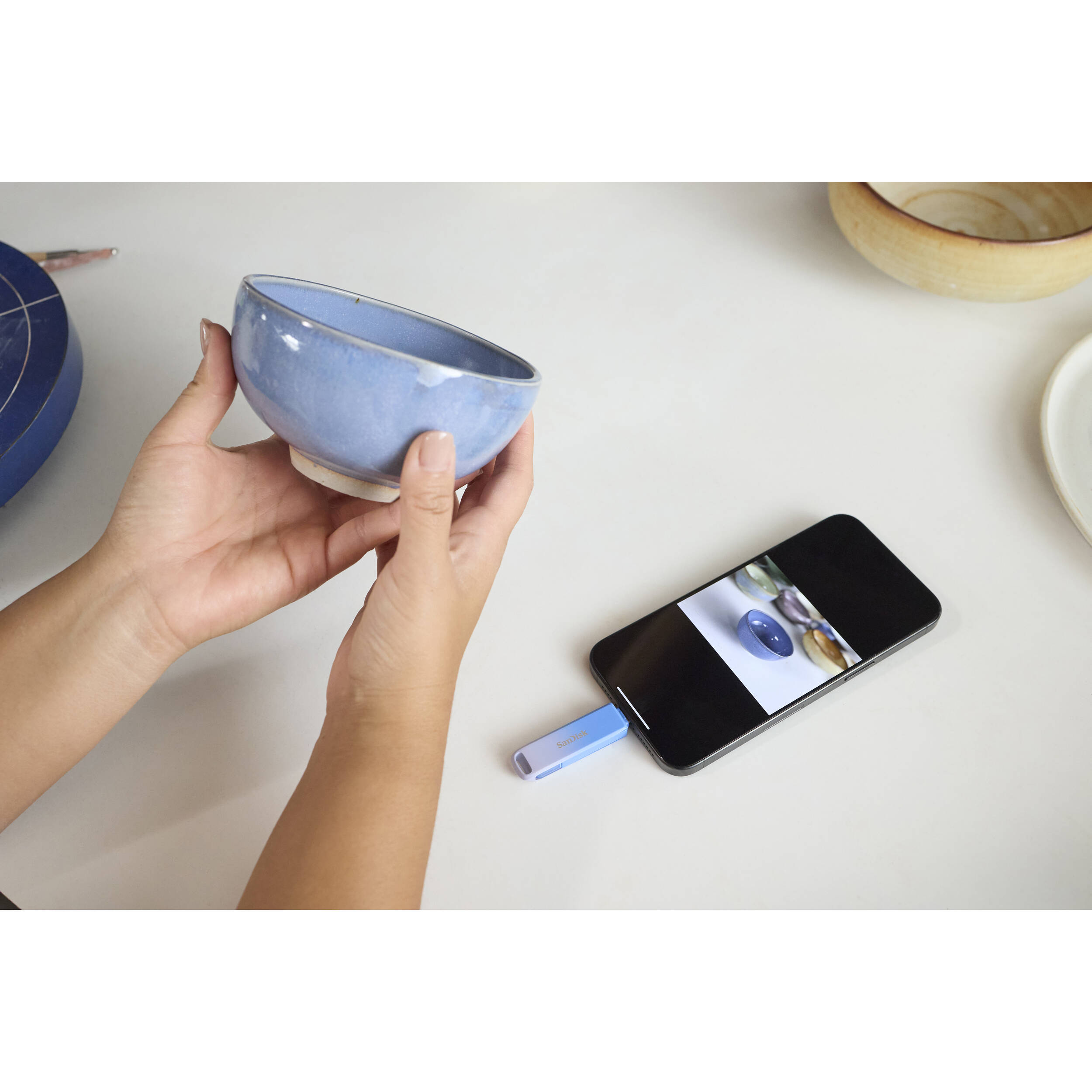SanDisk Creator Phone Drive 128GB with USB Type-C and Lightning connectors, USB 3.2 Gen 1 interface, max read speed 90 MB/s, compact metal body, compatible with iOS 13+, Android 8+, Windows 10+, and macOS 12+, includes three months of Adobe Lightroom.