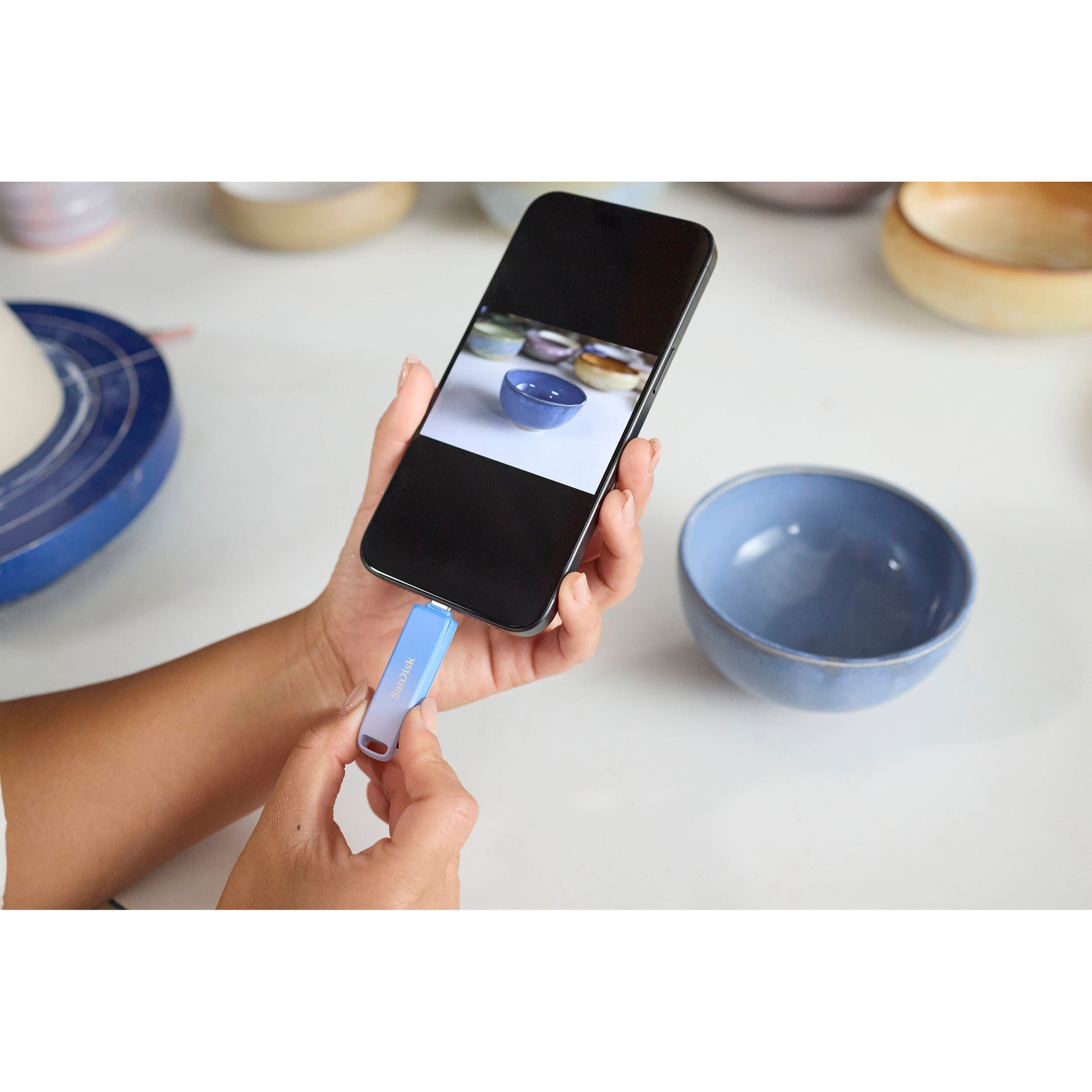 SanDisk Creator Phone Drive 128GB with USB Type-C and Lightning connectors, USB 3.2 Gen 1 interface, max read speed 90 MB/s, compact metal body, compatible with iOS 13+, Android 8+, Windows 10+, and macOS 12+, includes three months of Adobe Lightroom.