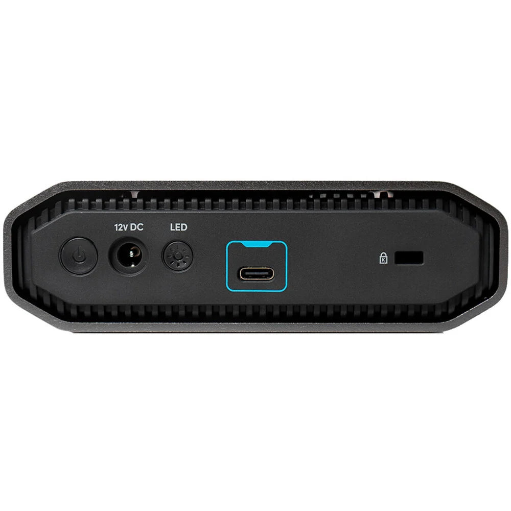 A hard drive with an immense transfer speed of up to 250MB/s, giving content creators the ability to securely back up and access quality work.