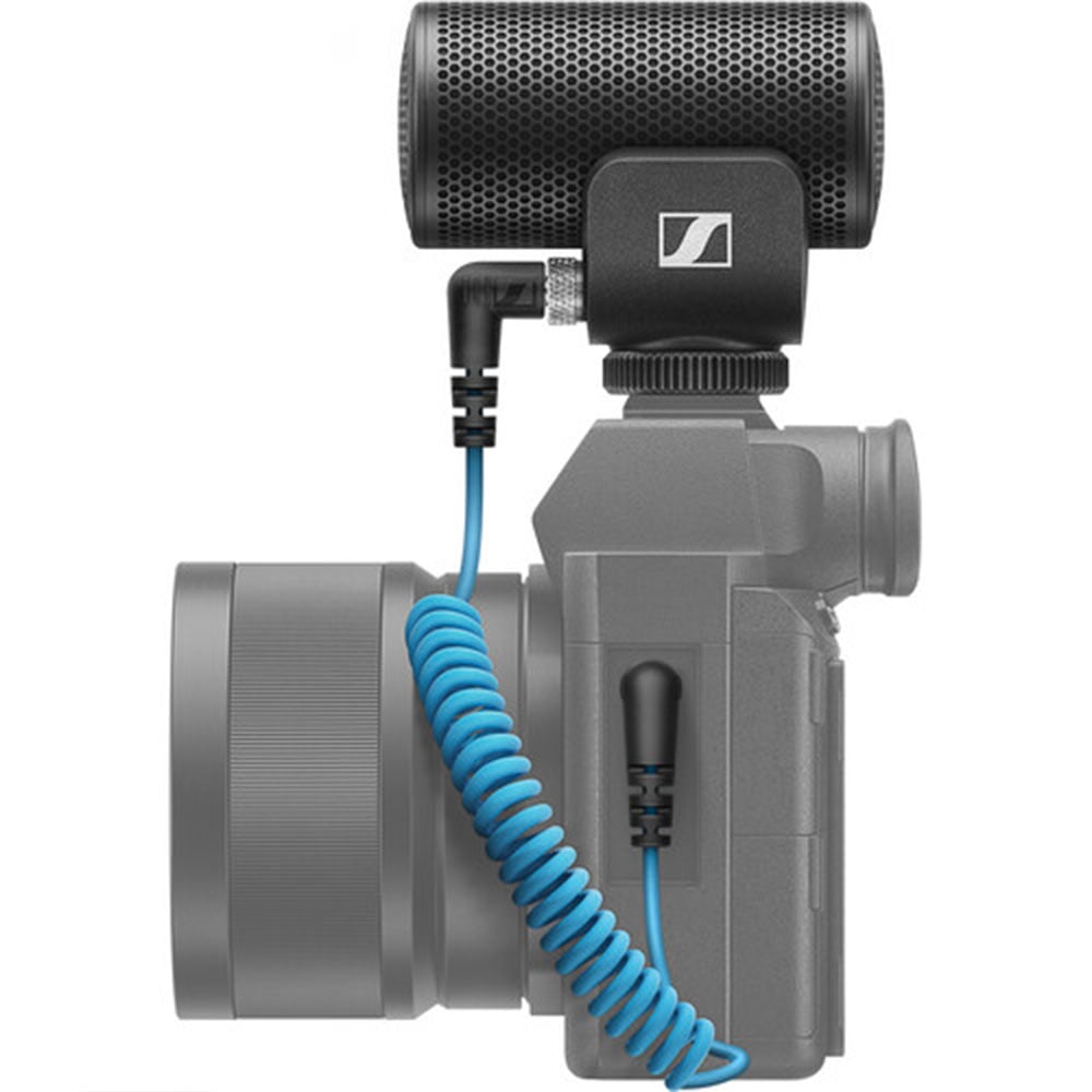 Sennheiser MKE 200 – compact directional on-camera microphone that captures clear, focused audio while reducing unwanted background noise for your videos.