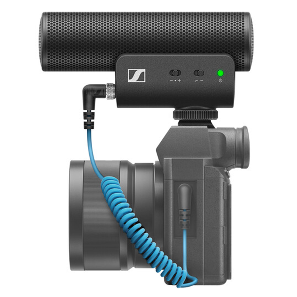 Sennheiser MKE 400 II – a compact on-camera shotgun microphone delivering directional audio capture with built-in wind protection and shock absorption.