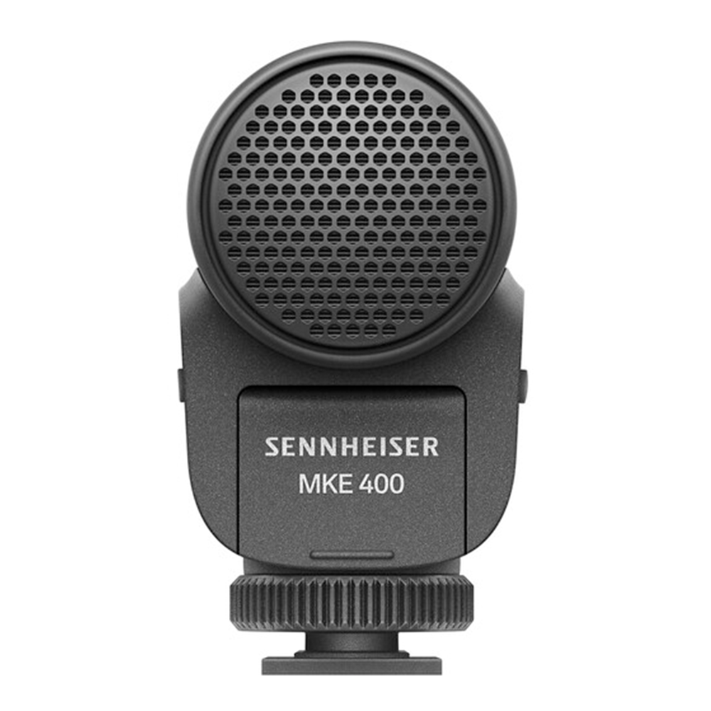 Sennheiser MKE 400 II – a compact on-camera shotgun microphone delivering directional audio capture with built-in wind protection and shock absorption.