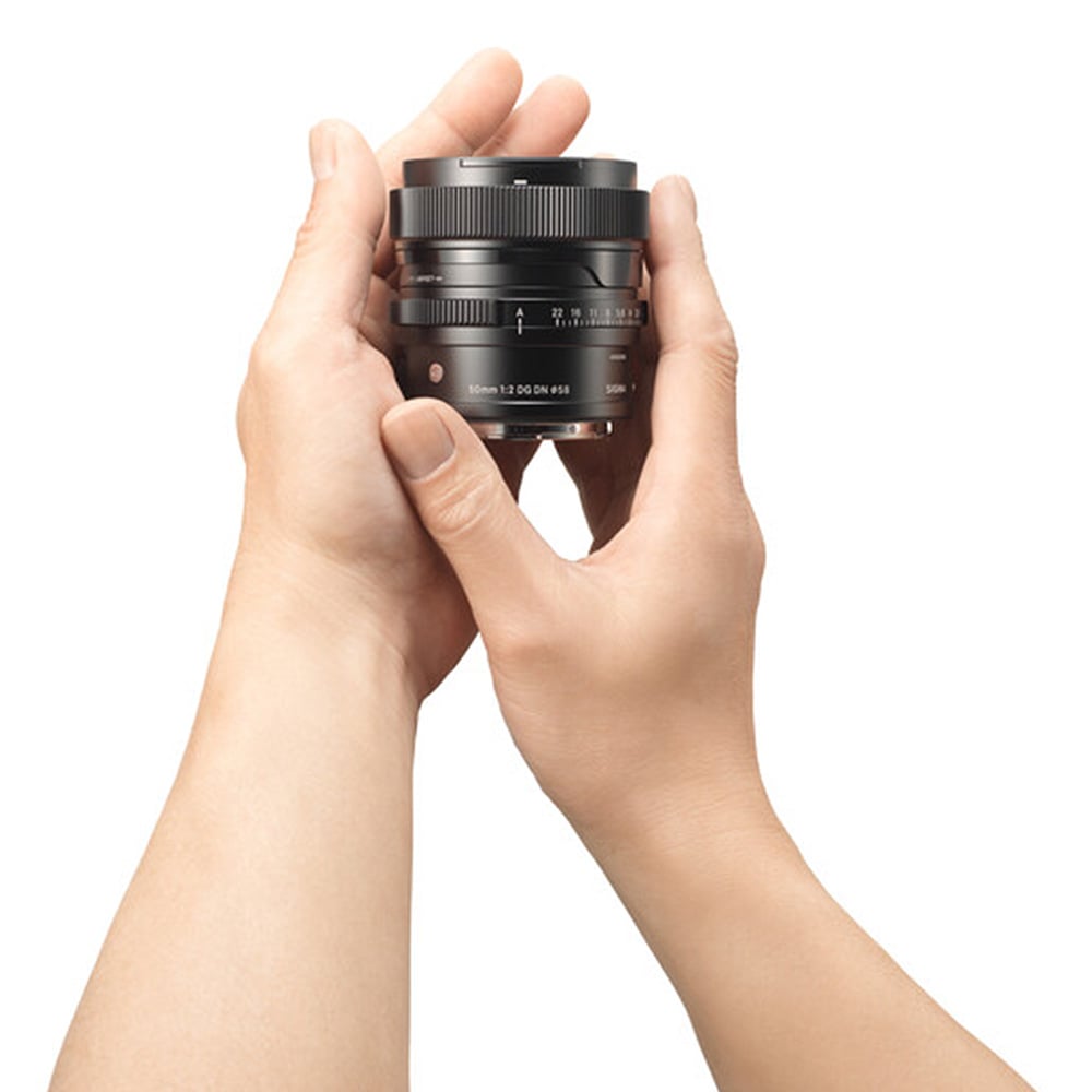 Sigma 50mm f/2 DG DN Contemporary Lens for Leica L – compact, lightweight, and sharp with a fast f/2 aperture, perfect for everyday shooting and stunning portraits.