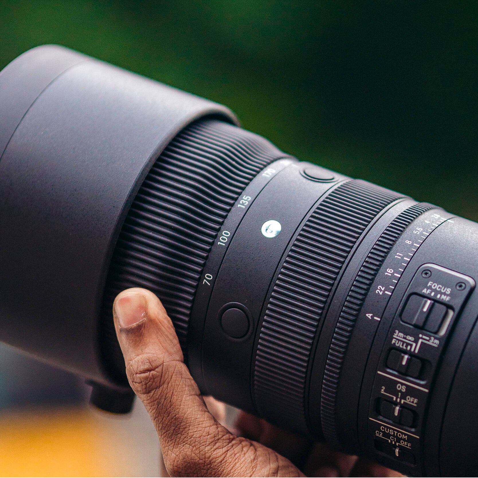 Sigma 70-200mm f/2.8 DG DN OS Sports Lens – professional telephoto zoom lens for Leica L-mount cameras, with fast aperture, optical stabilization, and rugged build for sports and wildlife photography.