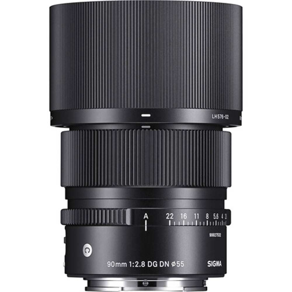 Sigma 90mm f/2.8 DG DN Contemporary Lens for Leica L – a compact and elegant prime offering outstanding sharpness, smooth bokeh, and versatile mid-telephoto performance for portraits, close-ups, and everyday shooting.