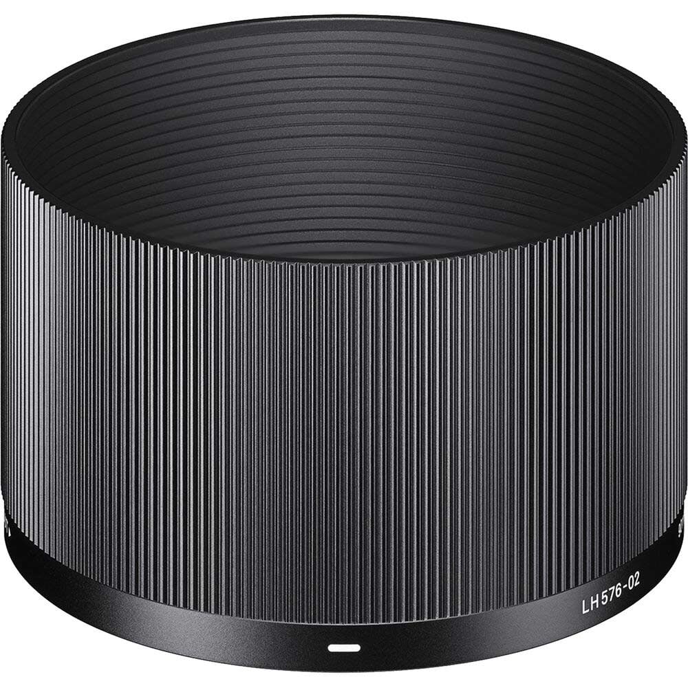 Sigma 90mm f/2.8 DG DN Contemporary Lens for Leica L – a compact and elegant prime offering outstanding sharpness, smooth bokeh, and versatile mid-telephoto performance for portraits, close-ups, and everyday shooting.