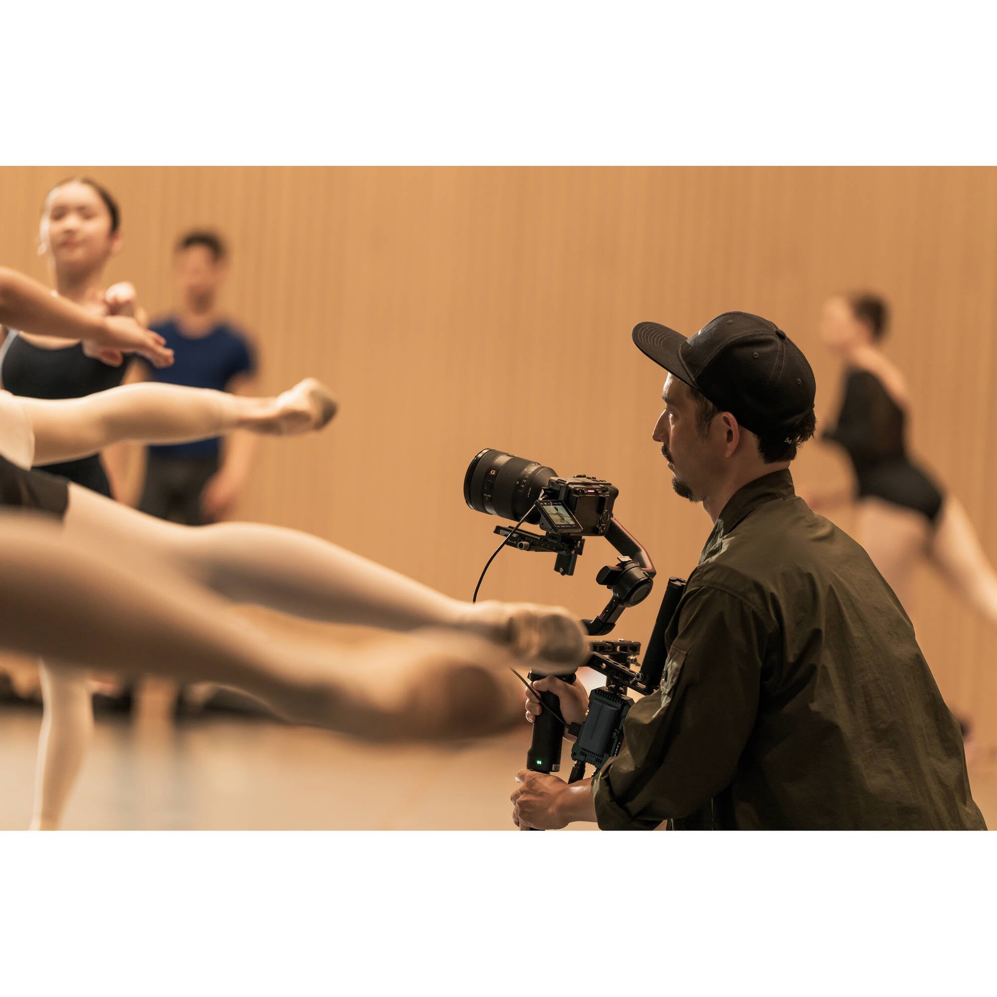 Sony FE 28-70mm f/2 Lens – versatile standard zoom with bright f/2 aperture, sharp full-frame optics, and fast autofocus for portraits, events, and everyday photography.