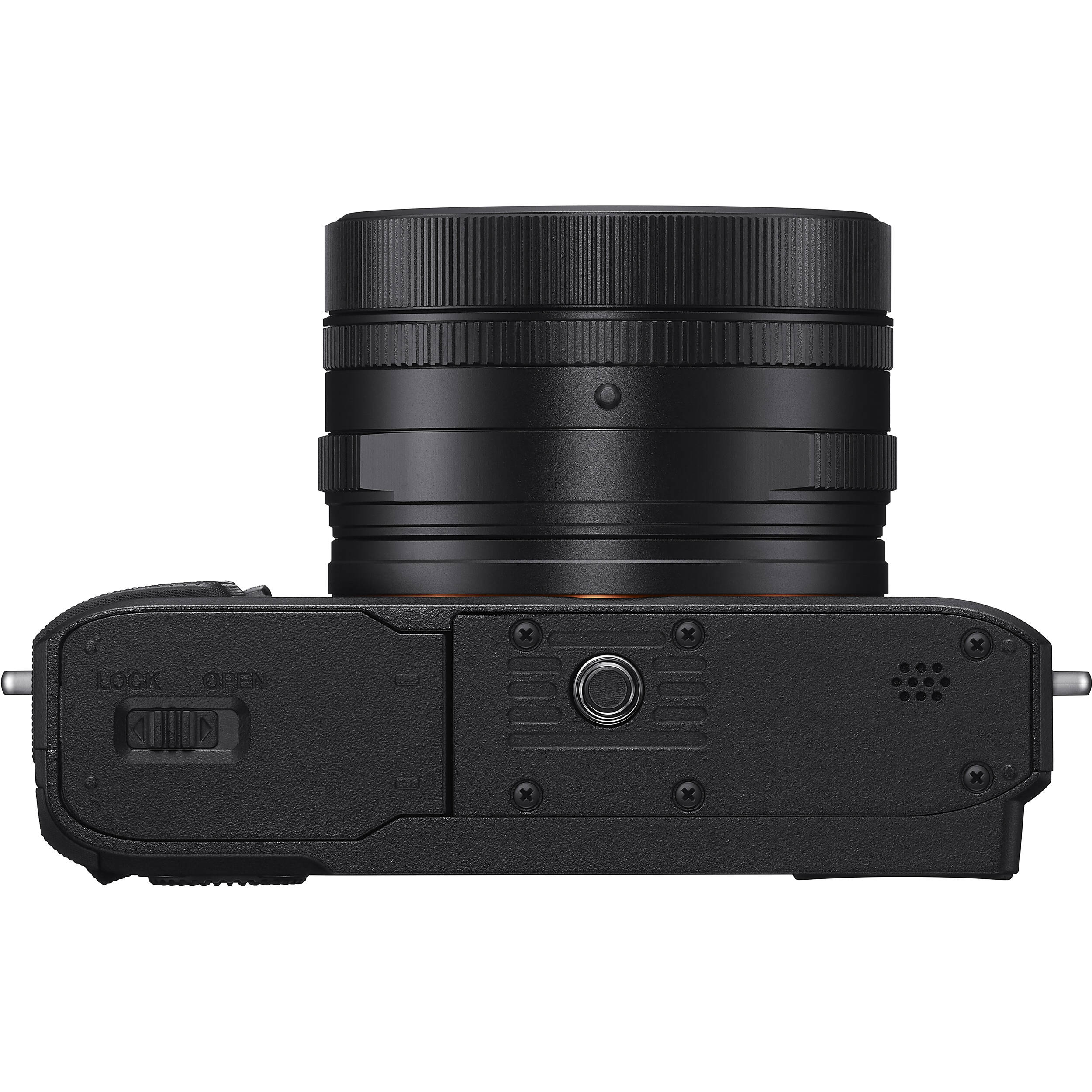 Sony RX1R III full-frame camera with ZEISS® 35mm lens.