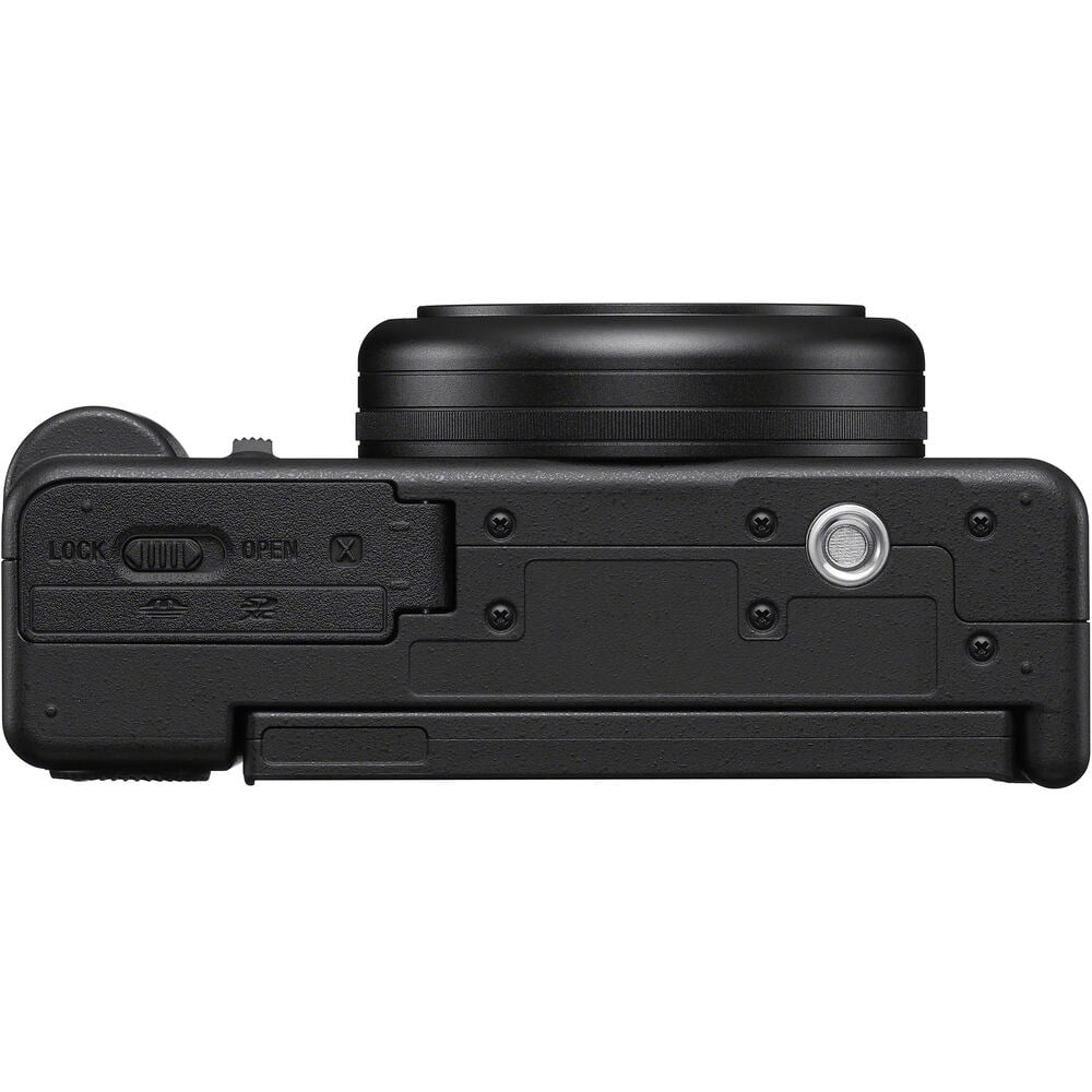 Elevate your content with a camera made to showcase products, capture group selfies, create blurry backgrounds, film smooth videos and connect to your phone.