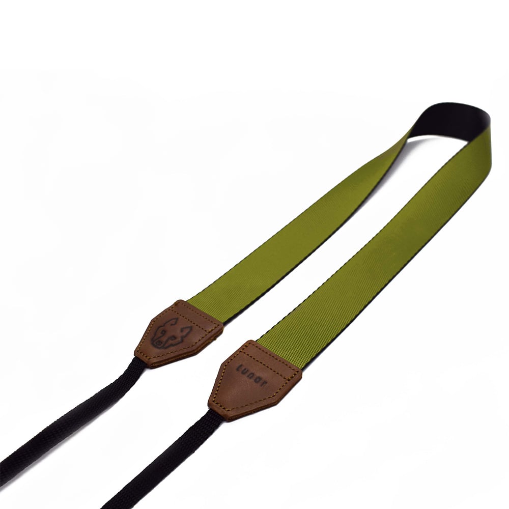 The Lunar Bushveld camera strap has a soft green colour like the fresh, green veld. Made from genuine leather and high tenacity webbing. Buy camera strap.