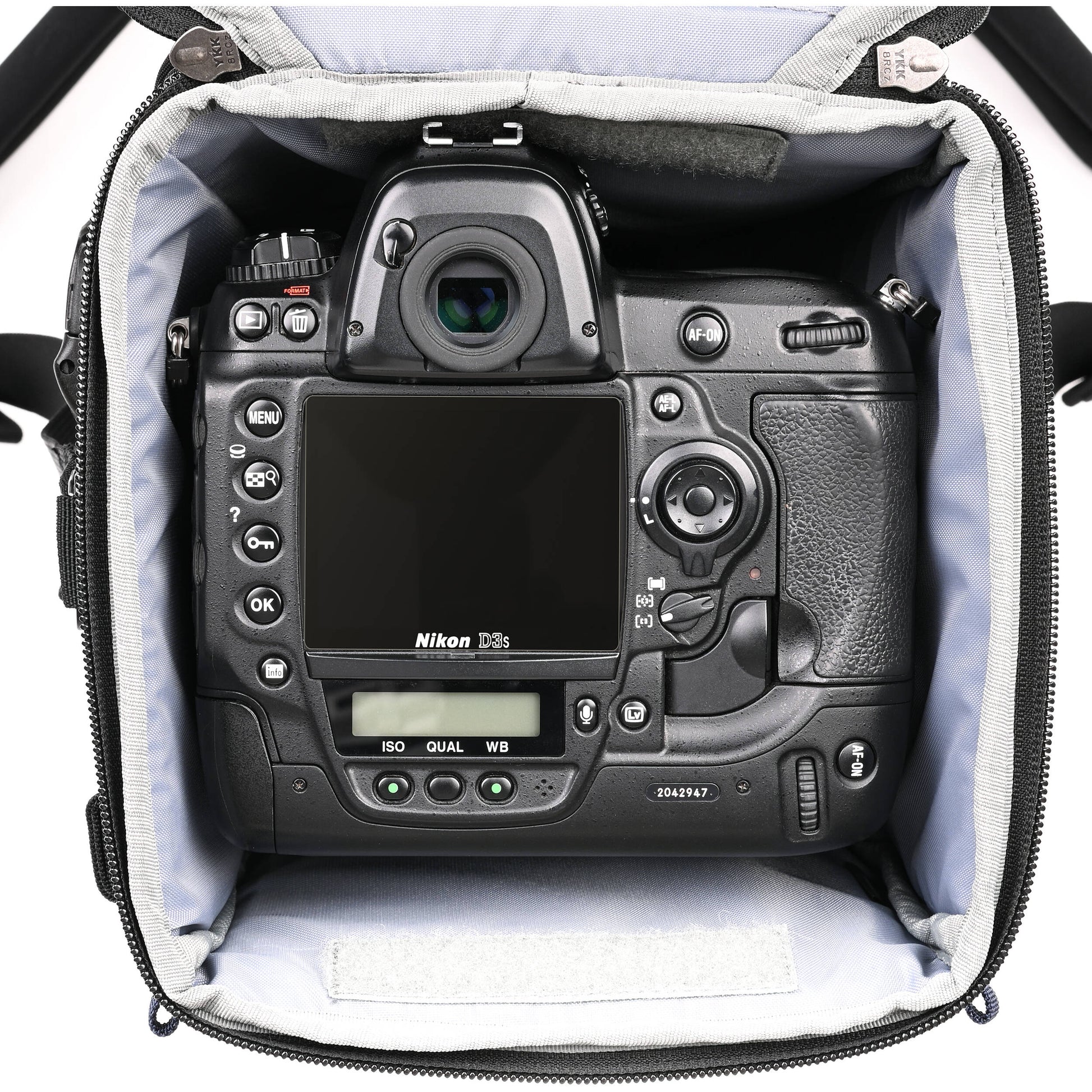 Think Tank Digital Holster 150 for 150–600mm lenses with belt/shoulder carry and accessory pockets.