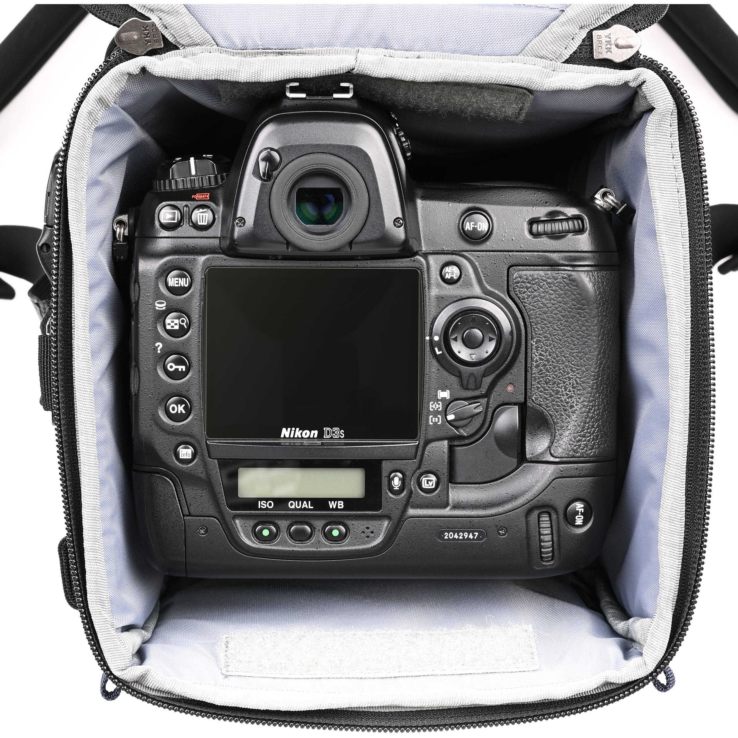 Think Tank Digital Holster 150 for 150–600mm lenses with belt/shoulder carry and accessory pockets.