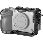 This camera cage has multi-angle security, you can secure your camera via three mounting screws on the left, right, and bottom.