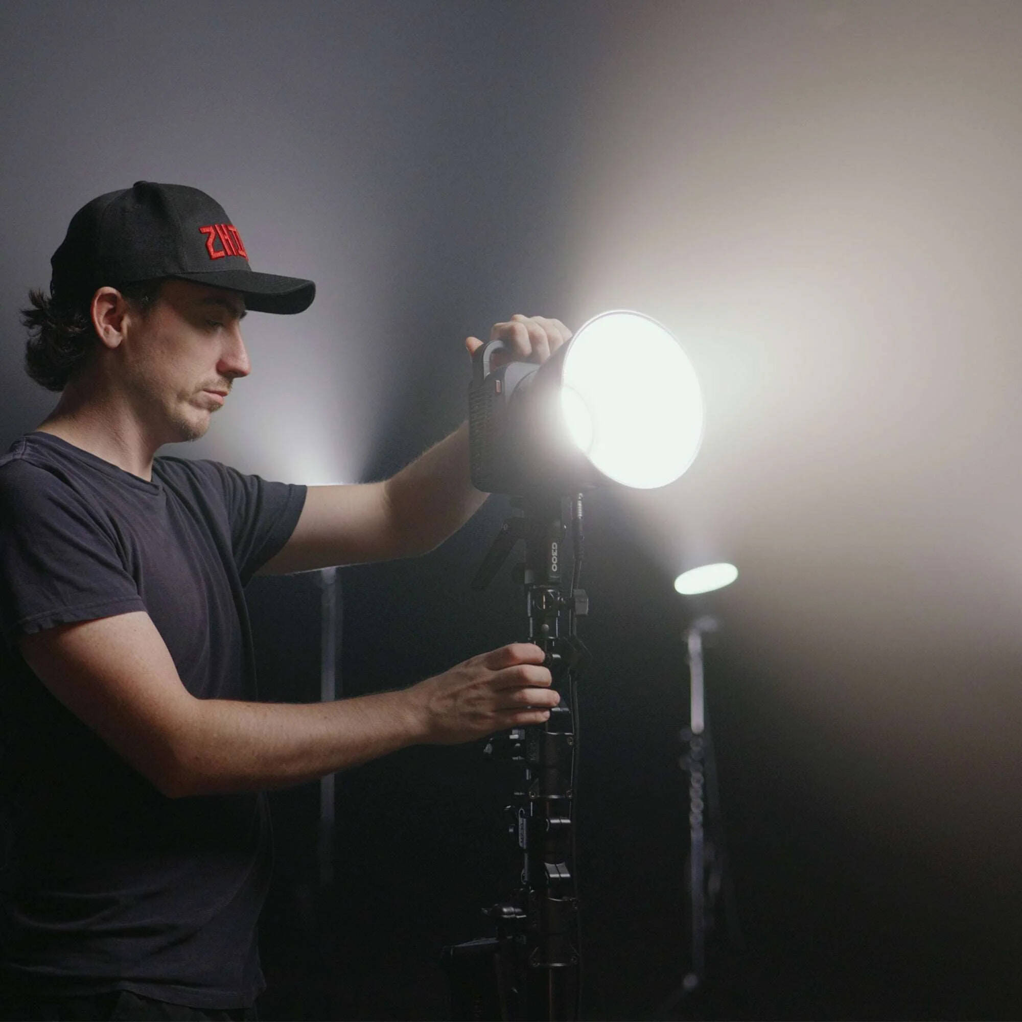 The Zhiyun Molus G300 COB Light is a powerful continuous lighting fixture for film and video production, featuring a separate light/controller design with a wide color temperature range and an advanced cooling system.